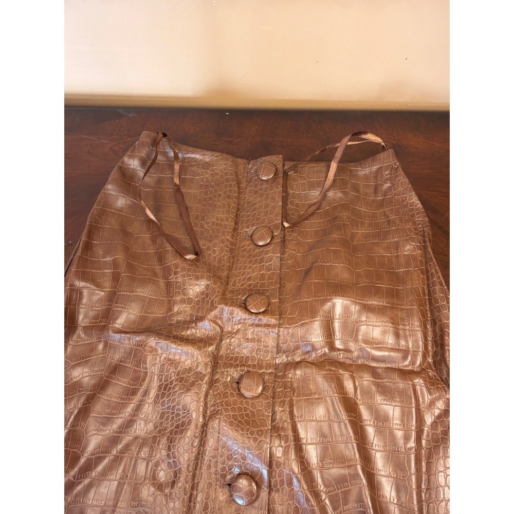 Primark Brown Croc Embossed Faux Leather Button Front Mini Skirt USA 0 - Picture 2 of 5